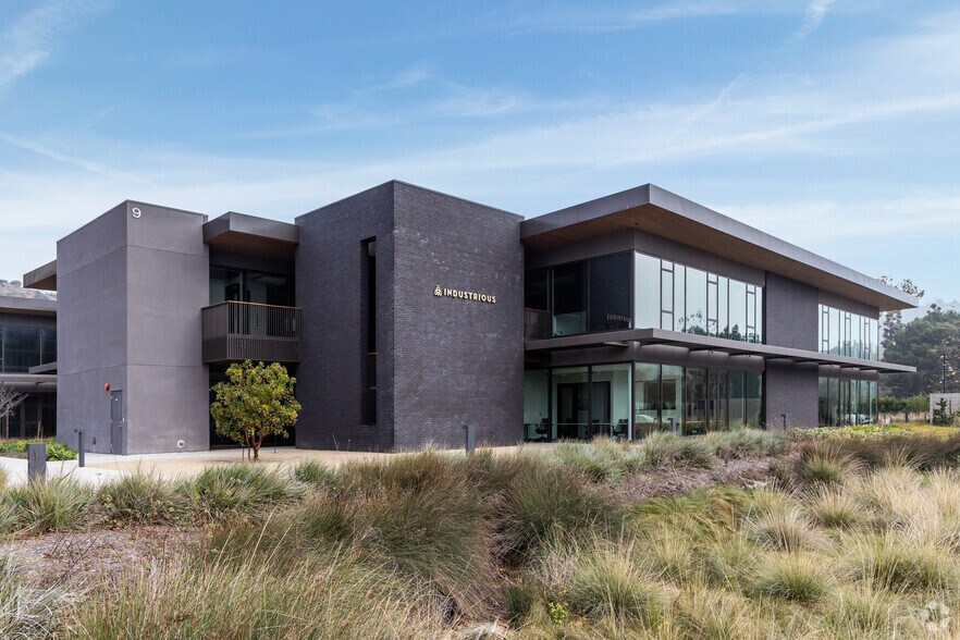 23465 Civic Center Way, Malibu, CA à louer - Photo du bâtiment - Image 1 de 7