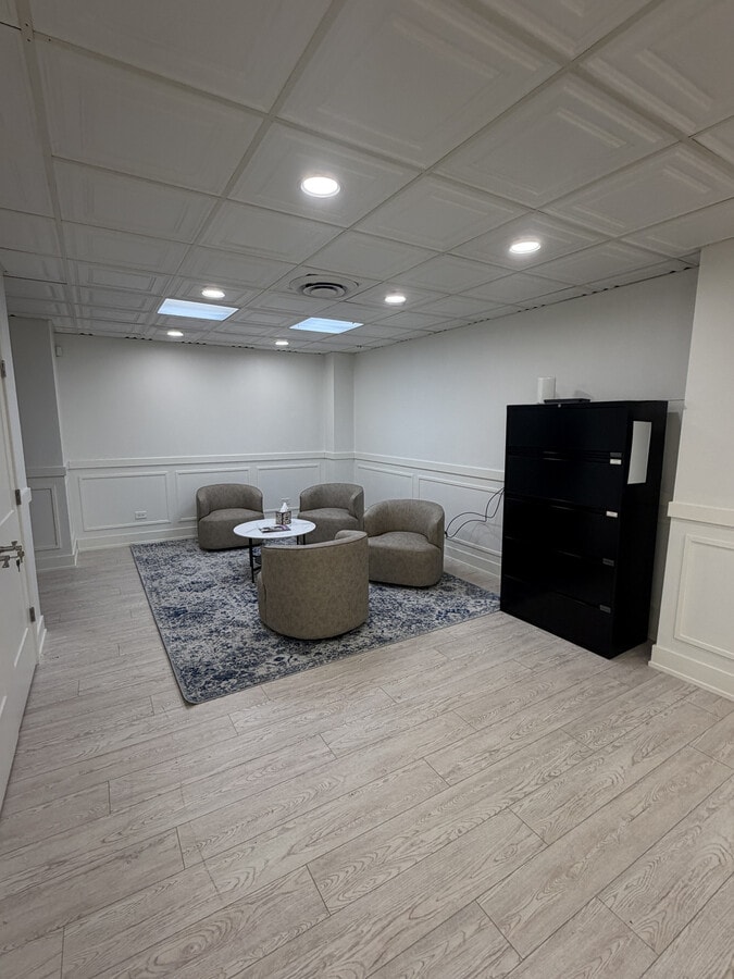 5701 N Sheridan Rd, Chicago, IL 60660 - Unit C03 - - Interior Photo - Image 1 of 4