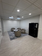 5701 N Sheridan Rd, Chicago, IL for lease Interior Photo- Image 2 of 5