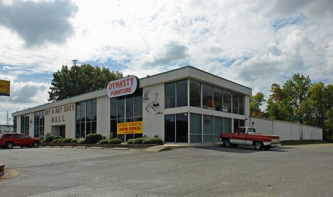 More details for 1590 Peters Creek Pky, Winston-Salem, NC - Retail for Sale