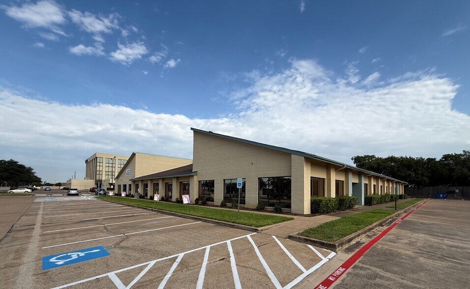 6825 Manhattan Blvd, Fort Worth, TX à louer - Photo du bâtiment - Image 2 de 9