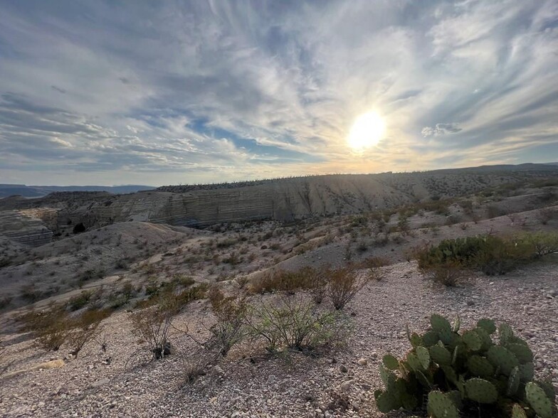 00 Needle Peak Rd, Terlingua, TX à vendre - Photo du bâtiment - Image 2 de 25