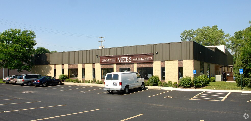 5193 Sinclair Rd, Columbus, OH à vendre - Photo du bâtiment - Image 2 de 26