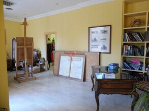 Office/Retail in Cuenca, Cuenca for lease Interior Photo- Image 2 of 9