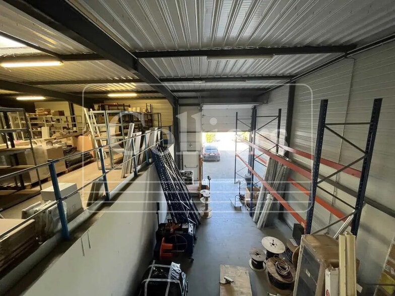 Bureau dans Éguilles à louer - Photo intérieure - Image 2 de 17