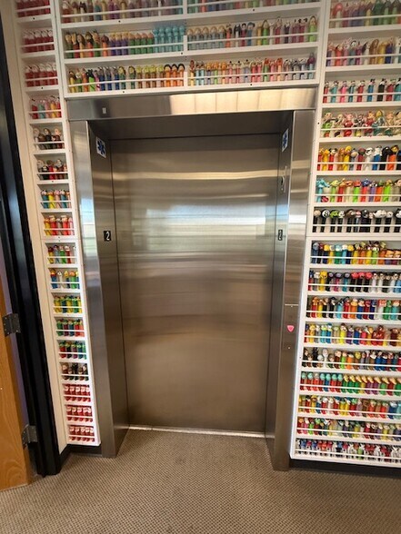 5018 Chesebro Rd, Agoura Hills, CA à vendre - Photo intérieure - Image 3 de 12