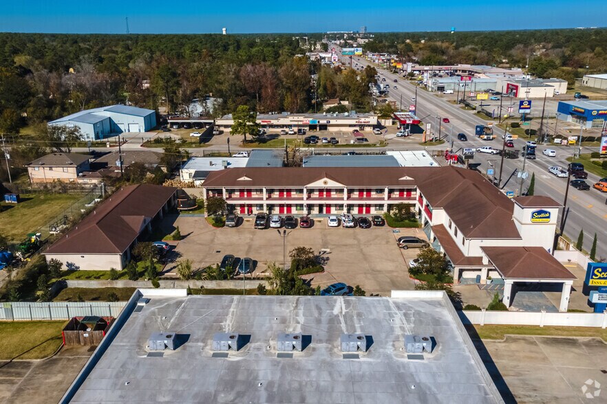 11275 Jones Rd, Houston, TX à vendre - Photo du bâtiment - Image 2 de 3