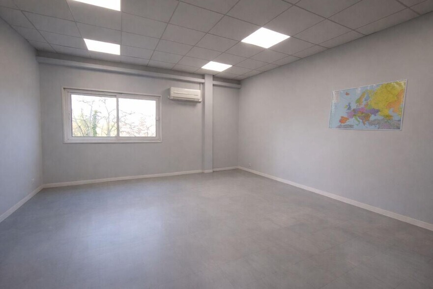 Flex in Toulouse for lease - Interior Photo - Image 3 of 7