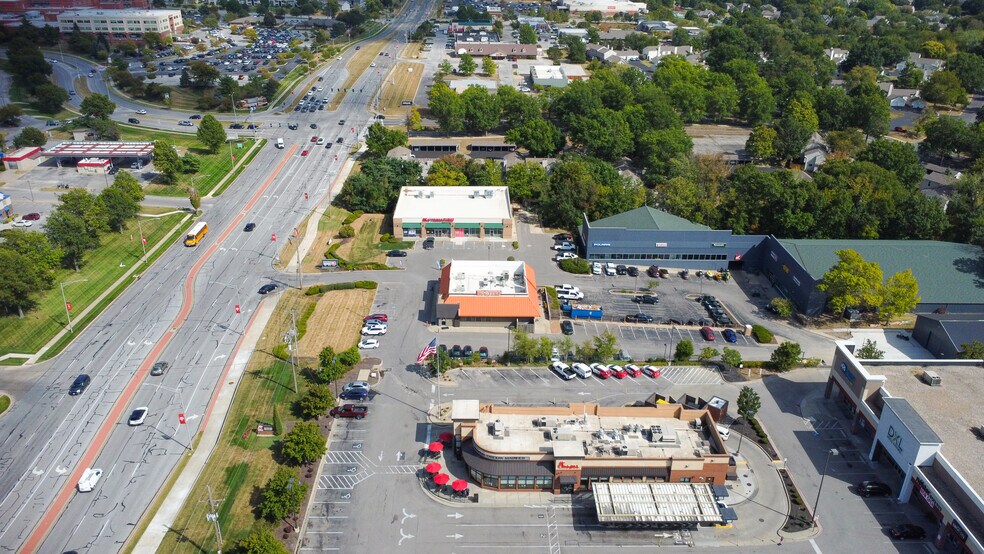 6303 NW Barry rd, Kansas City, MO à louer - Photo du bâtiment - Image 2 de 2