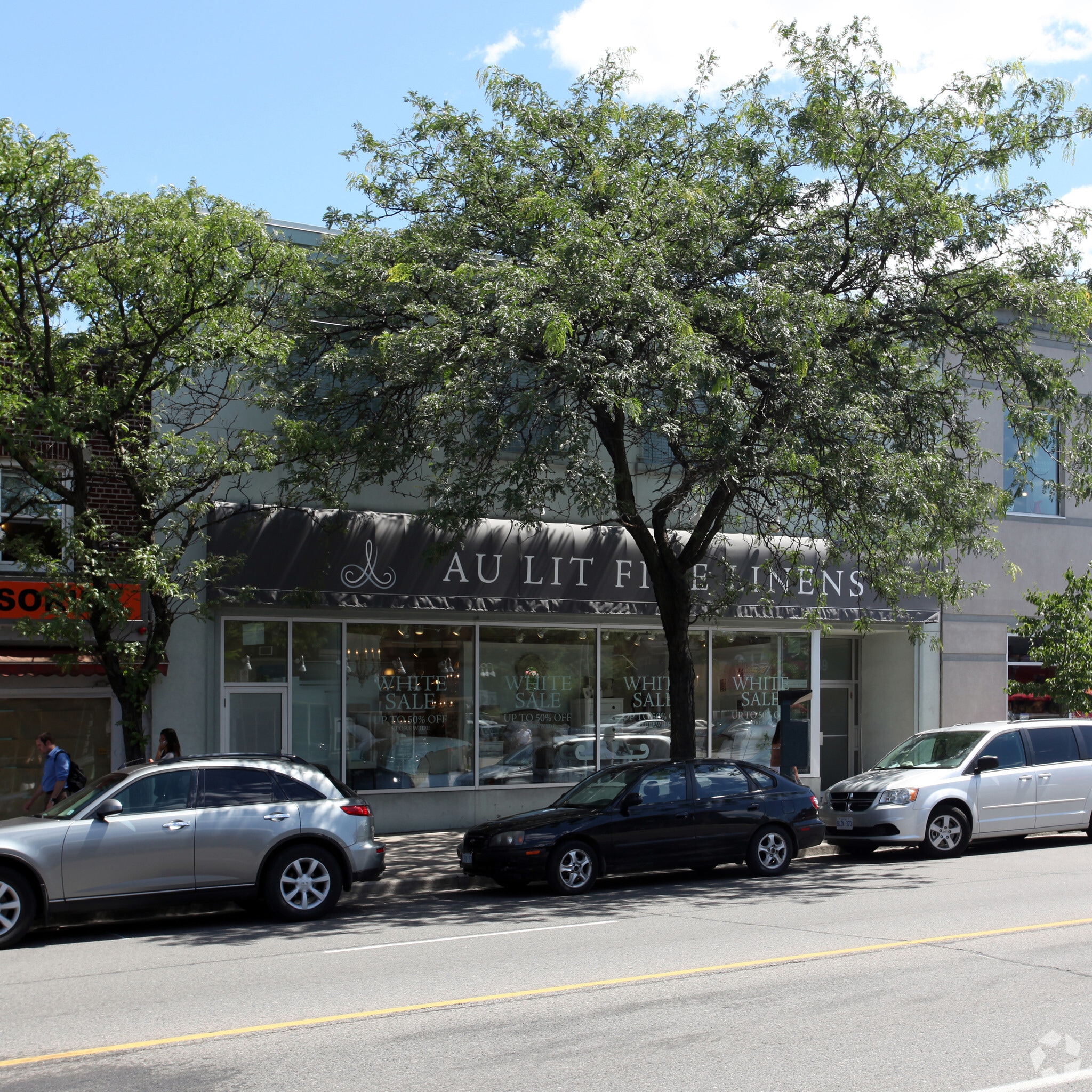 2049 Yonge St, Toronto, ON for lease Primary Photo- Image 1 of 3