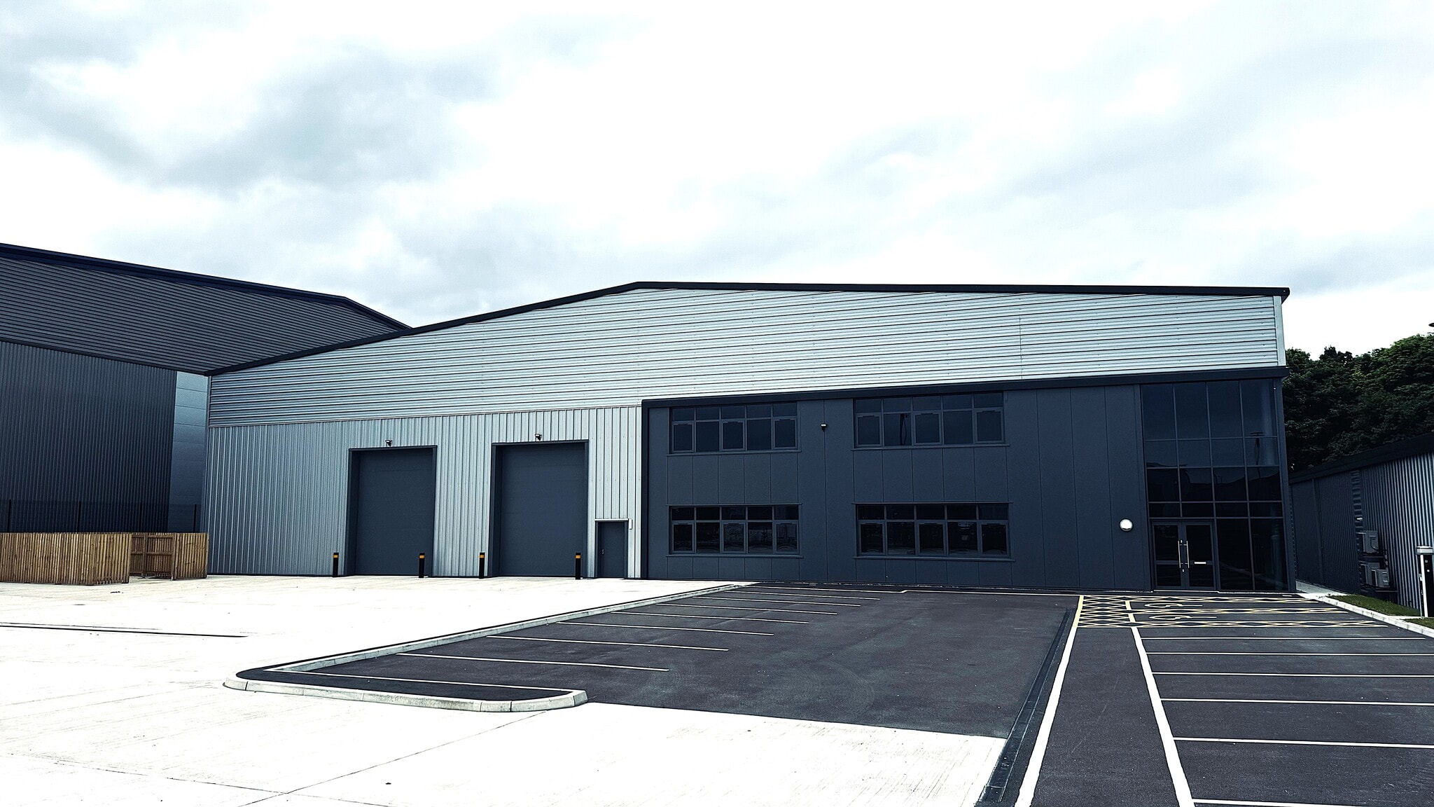 First Av, Finningley for lease Primary Photo- Image 1 of 10