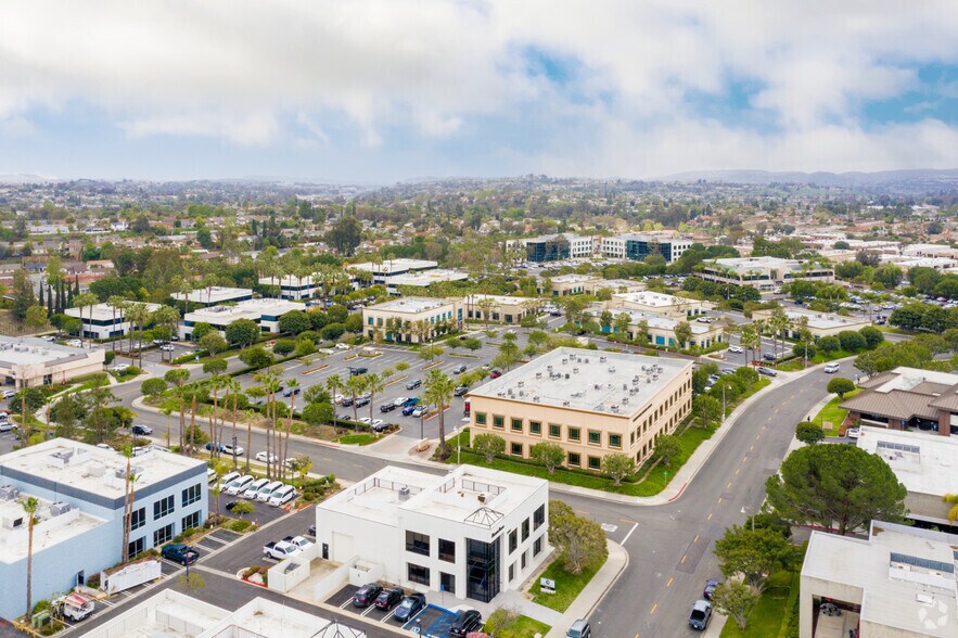 26023 Acero, Mission Viejo, CA à louer - Aérien - Image 3 de 21