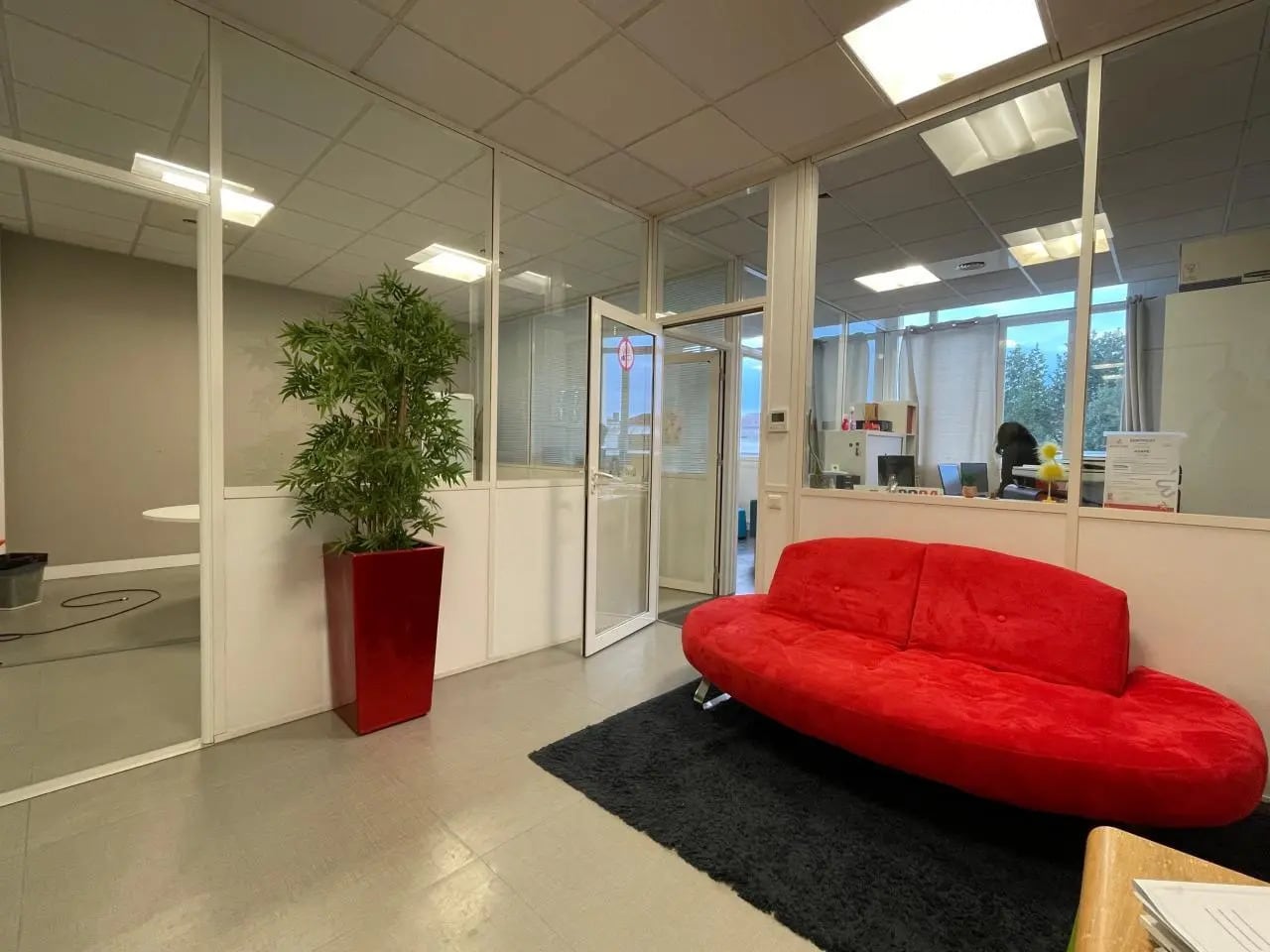 Office in Bordeaux for sale Interior Photo- Image 1 of 15