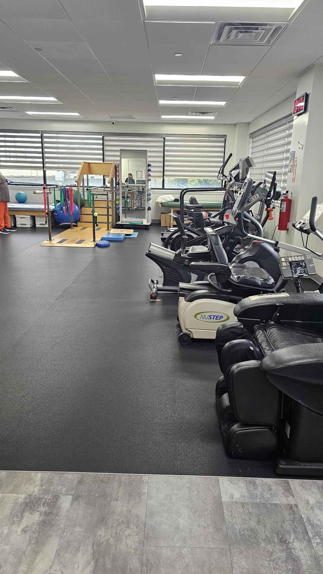 784 Grand Ave, Ridgefield, NJ for lease Building Photo- Image 1 of 3