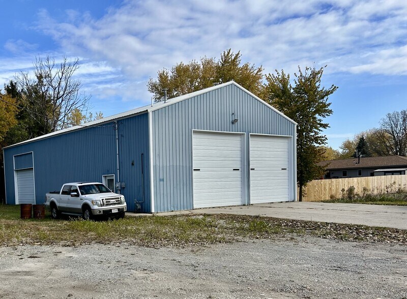 4520 Neighborly Rd, Oshkosh, WI à louer - Photo du bâtiment - Image 2 de 5