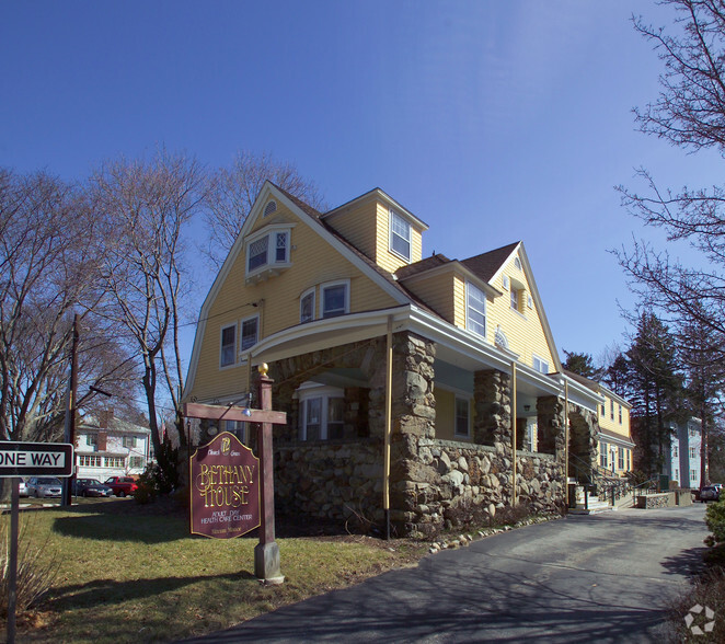 72 Church Grn, Taunton, MA à vendre - Photo principale - Image 1 de 1