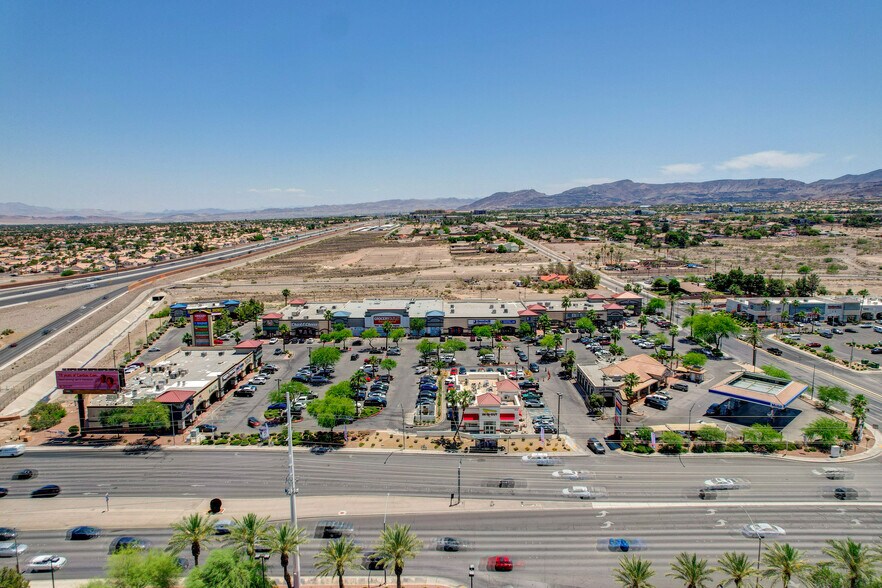 9210 S Eastern Ave, Henderson, NV à louer - Photo du bâtiment - Image 2 de 7