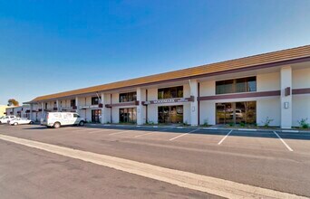 5558-5576 E La Palma Ave, Anaheim, CA à louer Photo du bâtiment- Image 2 de 11