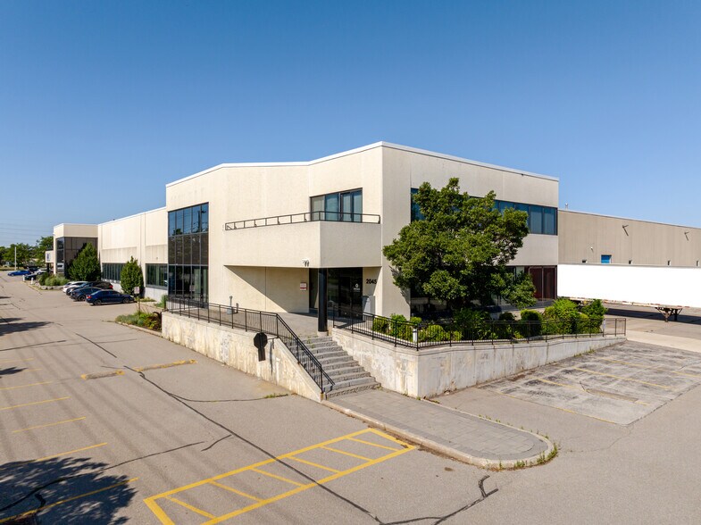2001-2045 Drew Rd, Mississauga, ON for lease - Building Photo - Image 2 of 35