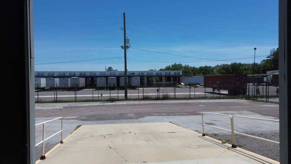 4700 Walgreen Rd, Jacksonville, FL for lease - Commercial Listing Video - Image 2 of 13