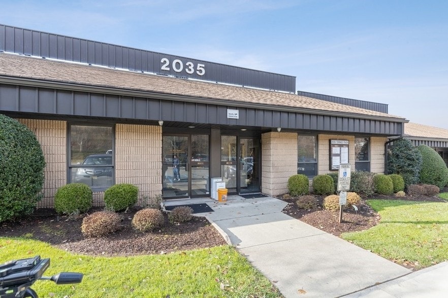 2035 Hamburg Tpke, Wayne, NJ for lease - Building Photo - Image 3 of 4