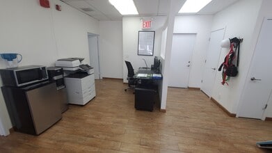 12 W 32nd St, New York, NY for lease Interior Photo- Image 1 of 5
