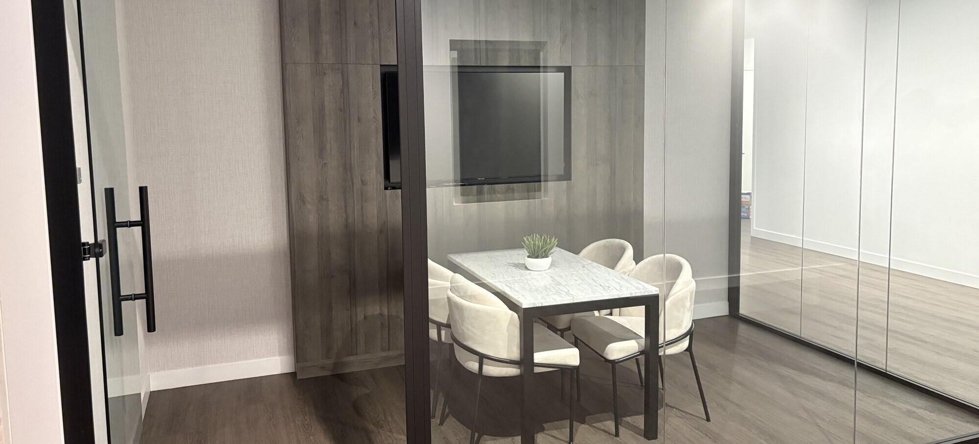 345 Lakeshore Rd E, Oakville, ON à louer Photo intérieure- Image 1 de 3