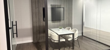 345 Lakeshore Rd E, Oakville, ON à louer Photo intérieure- Image 1 de 3