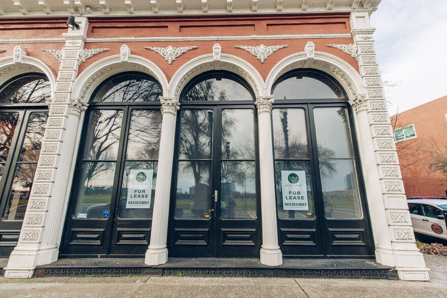 10 SW Ash St, Portland, OR for lease - Building Photo - Image 2 of 9
