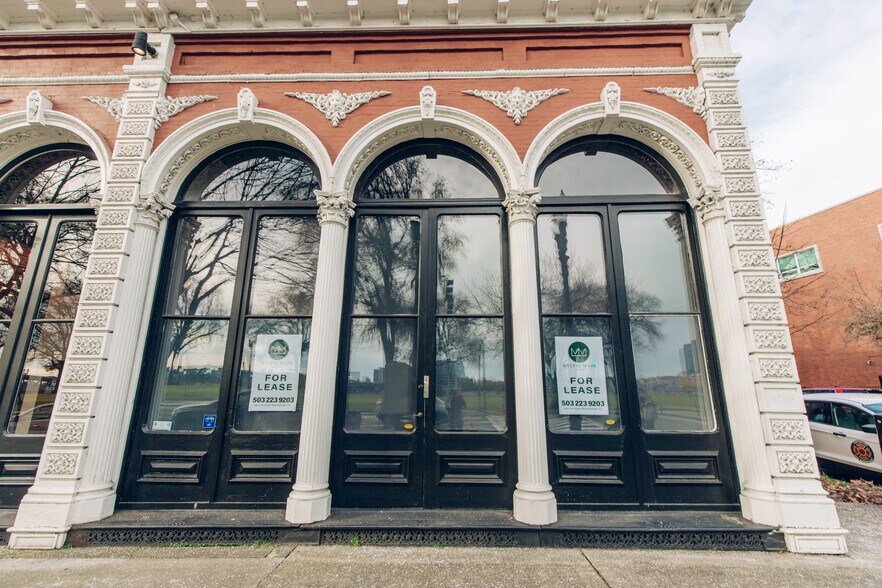 10 SW Ash St, Portland, OR à louer - Photo du bâtiment - Image 2 de 9