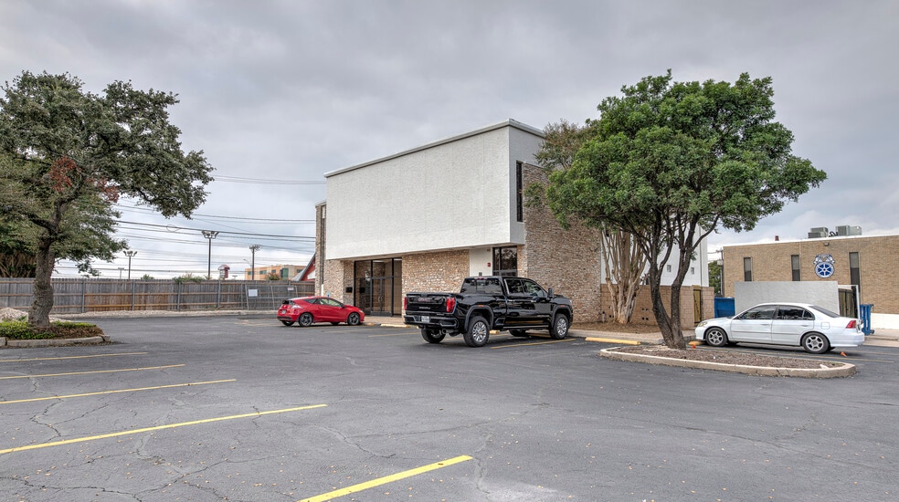 8200 Windway Dr, Windcrest, TX for lease - Building Photo - Image 1 of 9