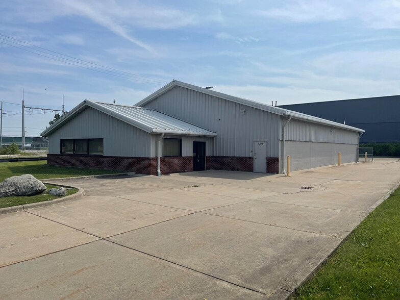 21520 Mullin Ave, Warren, MI for lease - Building Photo - Image 1 of 6