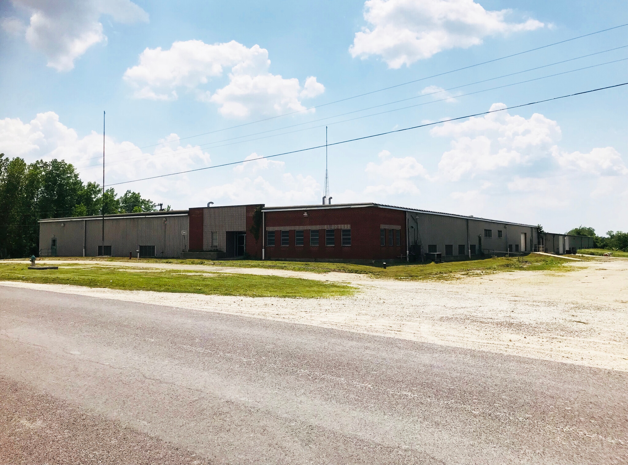 1615 Radio Hill Rd, Boonville, MO for lease Interior Photo- Image 1 of 3