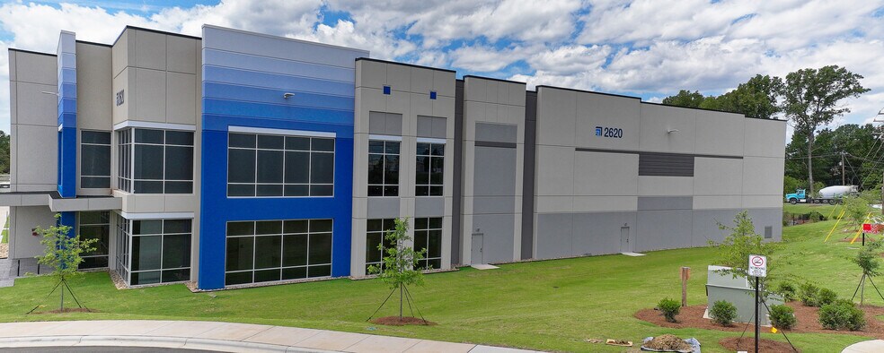 2620 Nevada Blvd, Charlotte, NC à louer - Photo du bâtiment - Image 3 de 8