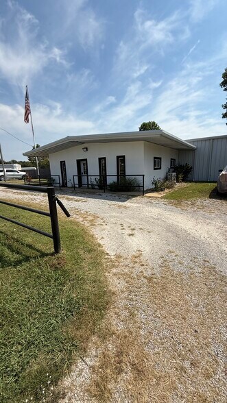 710 Industrial Rd, Bristow, OK à vendre - Photo du bâtiment - Image 3 de 8