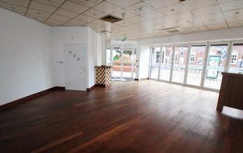 3-5 Market Pl, Hinckley for lease Interior Photo- Image 2 of 6