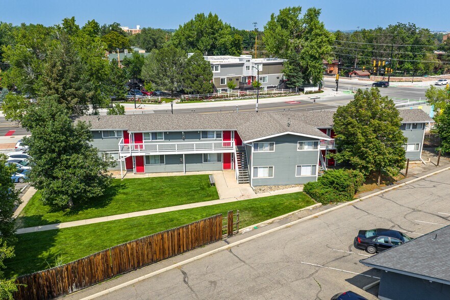 The College portefeuille de 4 propriétés à vendre sur LoopNet.ca - Photo du bâtiment - Image 3 de 21