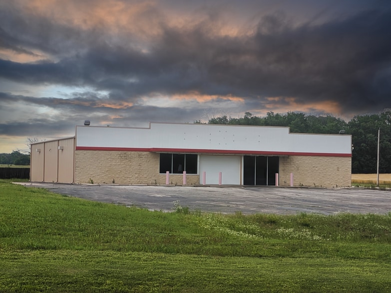 790 S Us Highway 77, Douglass, KS for sale - Building Photo - Image 1 of 8