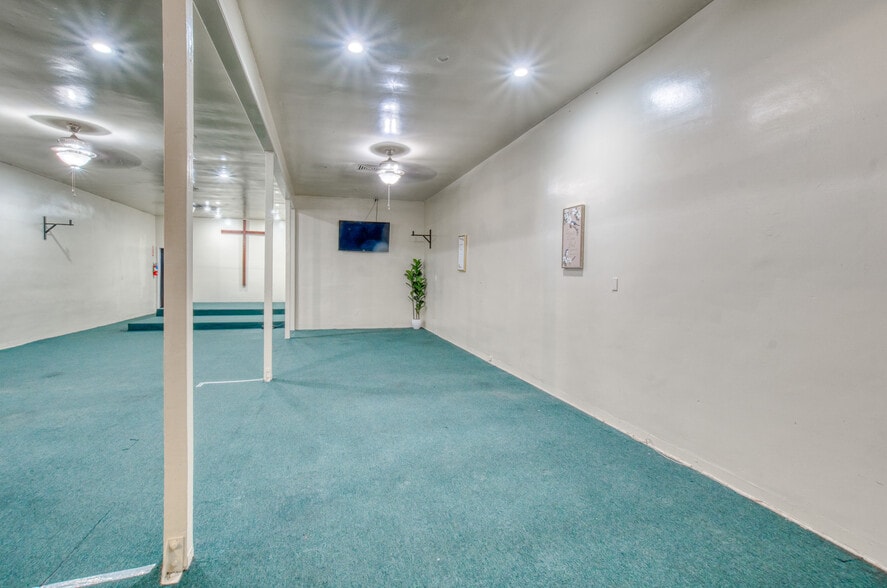 11123 S Western Ave, Los Angeles, CA for sale - Building Photo - Image 3 of 29