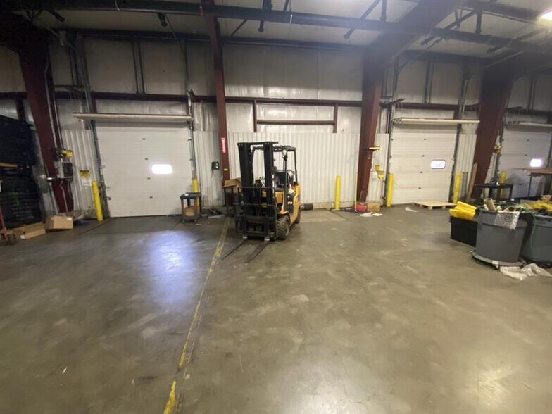 1739 Cassopolis St, Elkhart, IN à vendre - Photo du bâtiment - Image 2 de 5