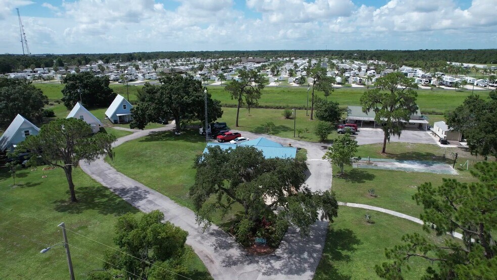 701 Keen Rd. portefeuille de 3 propriétés à vendre sur LoopNet.ca - Vidéo sur l’inscription commerciale - Image 2 de 46