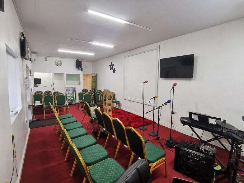 Mill St, Salford à vendre - Photo du bâtiment - Image 3 de 12