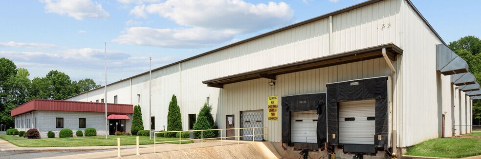 164 Pointe South Dr, Randleman, NC à louer - Photo du bâtiment - Image 3 de 6