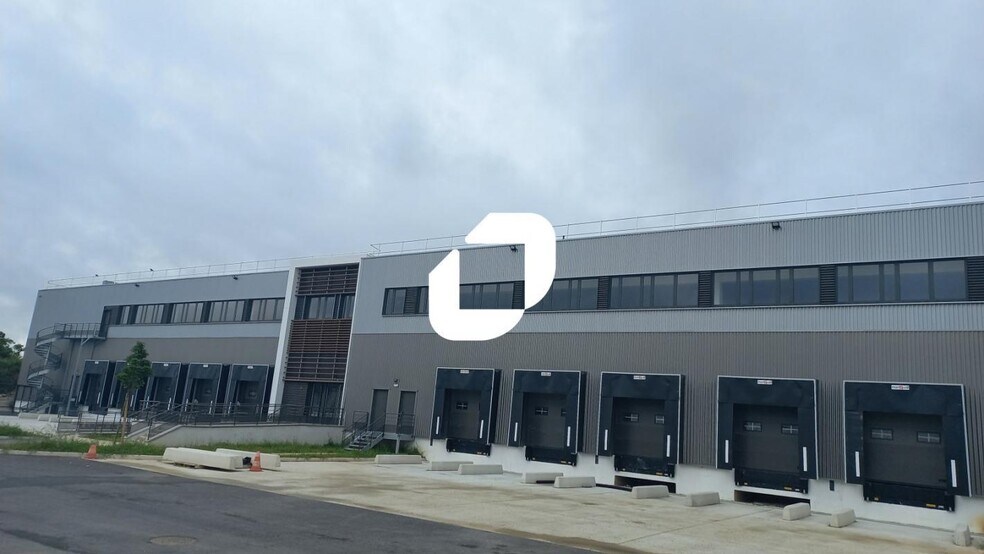 Industrial in Garges-lès-Gonesse for lease - Building Photo - Image 3 of 13