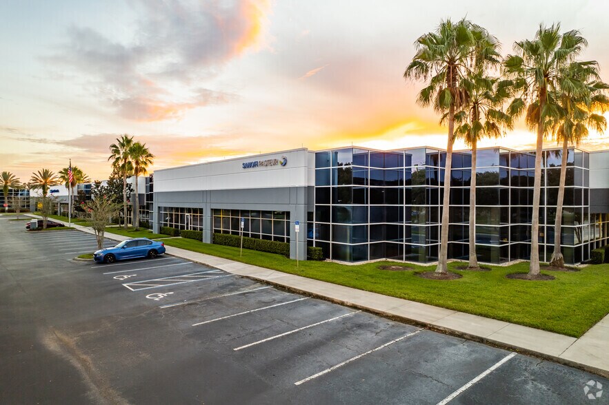 2501 Discovery Dr, Orlando, FL à louer - Photo du bâtiment - Image 3 de 8
