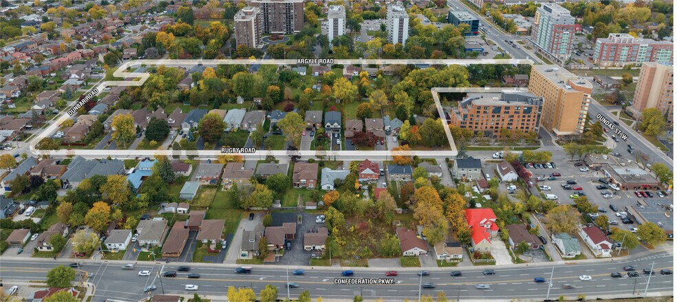 188-202 Dundas St W, Mississauga, ON à vendre - Photo du bâtiment - Image 2 de 10