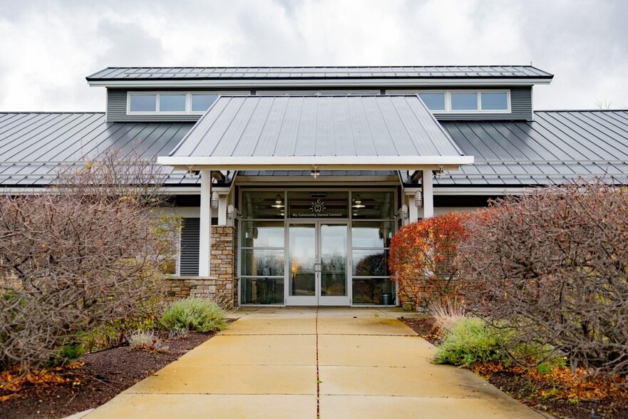 2940 Parkview Dr, Petoskey, MI à vendre - Photo du bâtiment - Image 2 de 8