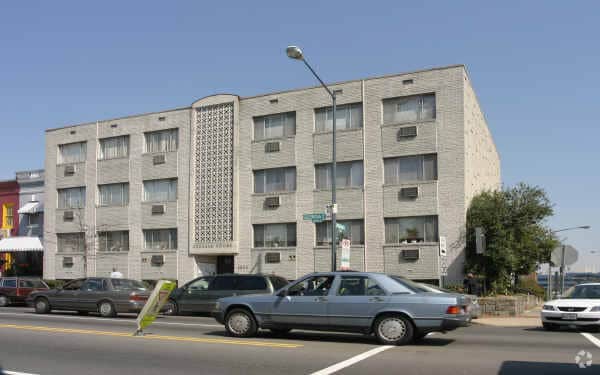 2833 Georgia Ave NW, Washington, DC for lease - Building Photo - Image 2 of 13