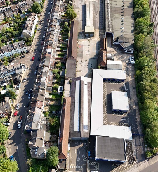 53 Gap Rd, Londres à louer - Photo du bâtiment - Image 2 de 16