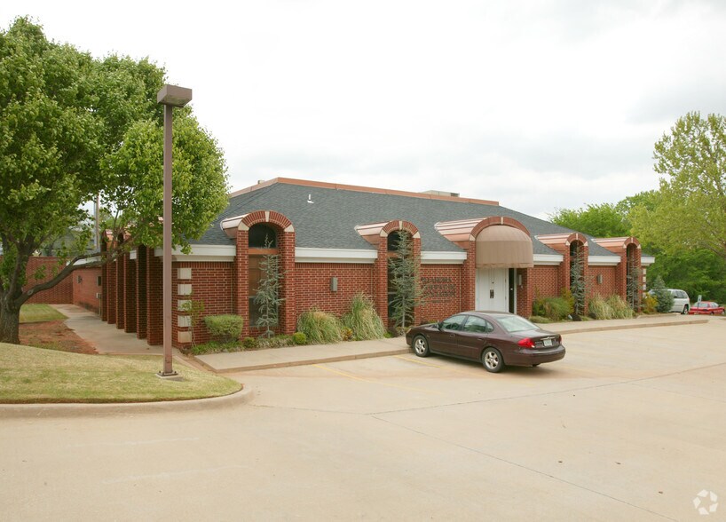 4848 N Lincoln Blvd, Oklahoma City, OK à louer - Photo du bâtiment - Image 3 de 4
